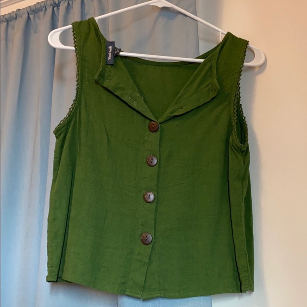 M ModCloth green crop top w/ button-up back